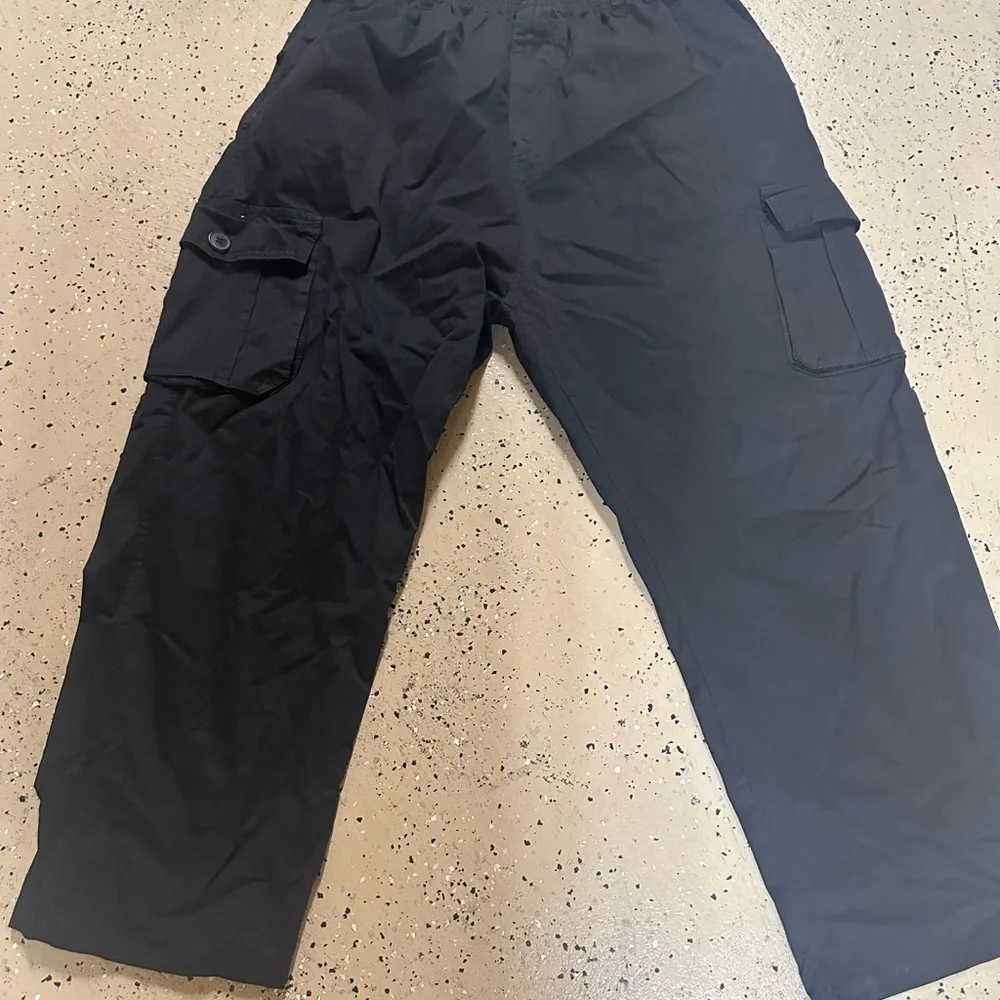 Men's Versatile Black Cargo Pants - Picture 4 of 4